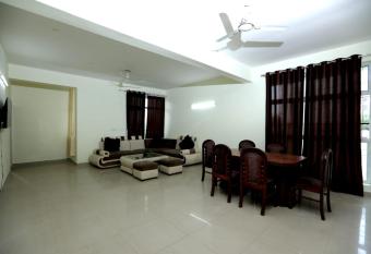 White Pearl Apartment has Smoking/Balcony rooms