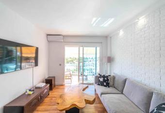 Apartamento LOVE LOFT Avenida Tirajana parking allows 18 year olds to book a room