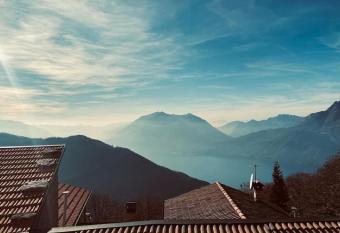 Chalet la terrazza vista lago allows 18 year olds to book a room