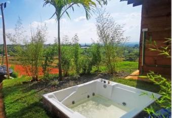 ISAJU GLAMPING has rooms with a private hot tub