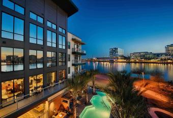 PlayaDelSol Lux Lakeside Apt has rooms with a private hot tub