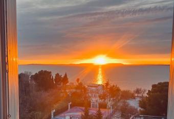 T4 jolie vue avec jaccuzzi has rooms with a private hot tub