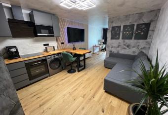 MHH Apartment - Deluxe Smart Home has Balcony rooms