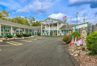 Riviera Motel allows 18 year olds to book a room