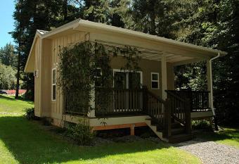 Golden Eagle Vacation Rentals - Forest Haven Suite - Cottage #1 allows 18 year olds to book a room