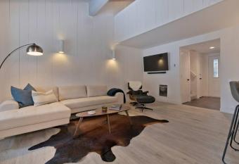 (null) has Balcony rooms