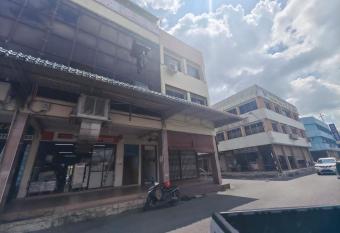 SPOT ON 90793 Kim Yong Stay allows 18 year olds to book a room