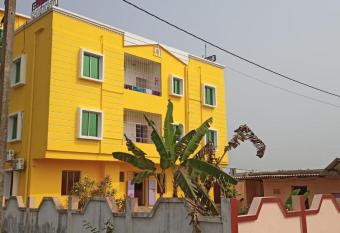 Shine Inn has Balcony rooms