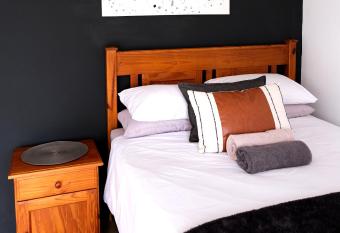 1C Comfortable Guest Room with En-suite allows 18 year olds to book a room