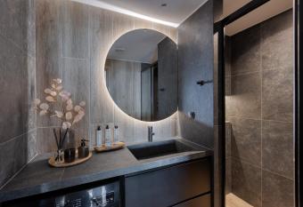 Urban Zen has rooms with a private hot tub