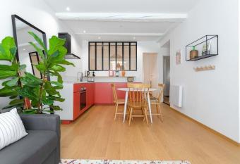 Grand T2 - 100 m de la mer - Parking Inclus - CLIM allows 18 year olds to book a room