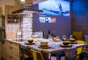 G  te du canal has Balcony rooms