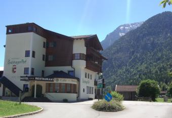 Salzburgerhof Jugend- und Familienhotel has Balcony rooms