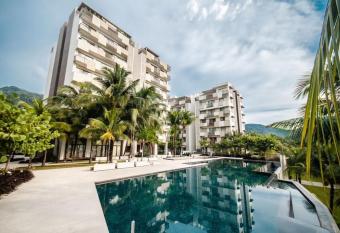 Batu Ferringhi By The Sea Resort 2BR 6Pax allows 18 year olds to book a room