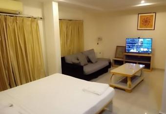 LES CHAMBRES DES RESIDENCES CELINE allows 18 year olds to book a room