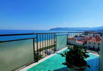 Mare di Colori has Balcony rooms