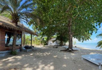 Beautiful house on the beach (C0) allows 18 year olds to book a room
