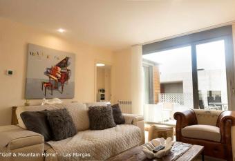 Golf y Mountain Home Las Margas allows 18 year olds to book a room