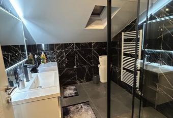 Apartman Tajra has rooms with a private hot tub