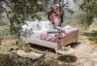 Star Sleep Kalesia Heraklion allows 18 year olds to book a room