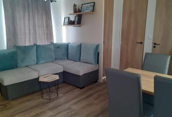 mobilhome allows 18 year olds to book a room