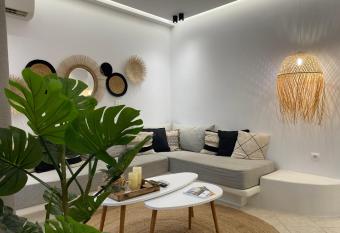 Casa AMARE - Naxos allows 18 year olds to book a room