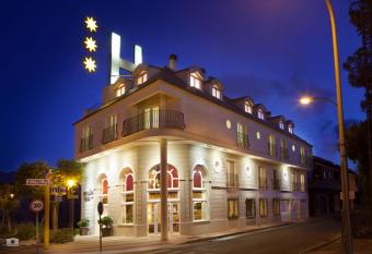 Hotel Versalles has Balcony rooms