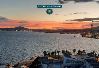 T3 vue panoramique sur les plages, la mer et le port allows 18 year olds to book a room