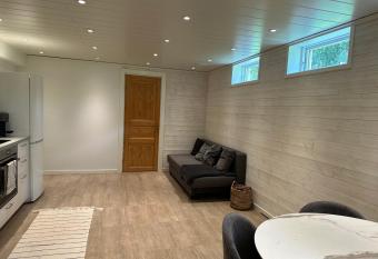 Egen l  genhet i villa has Balcony rooms