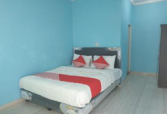 SPOT ON 92645 Nita Residence Syariah allows 18 year olds to book a room