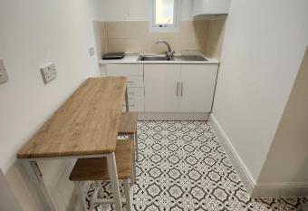 Cosy Central One Bed Apartment allows 18 year olds to book a room