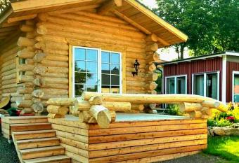 Strand  ngen rustisk stuga allows 18 year olds to book a room