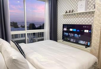 The Blu X bangsaen miracle seaview High floor has Balcony rooms