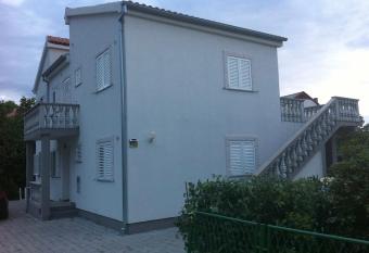 Apartments Belladonna allows 18 year olds to book a room