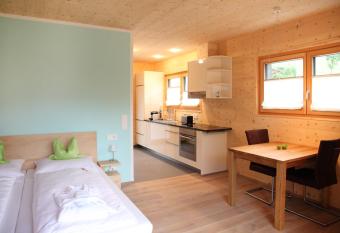 Naturferienhaus ZeiTraum Hohe Stein allows 18 year olds to book a room