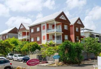 Beau meubl   F3- Vue Mer allows 18 year olds to book a room