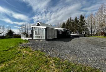 J  h  nnu H  s has Balcony rooms
