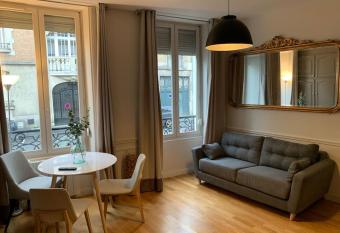 Apppartement des sacres de reims has Balcony rooms