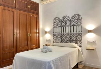 La Casa de   ngela allows 18 year olds to book a room