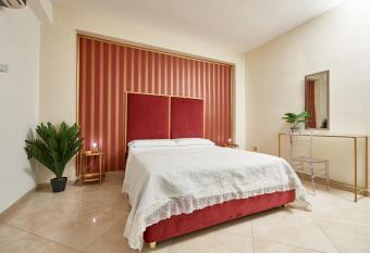 Apartments Mirosa has rooms with a private hot tub