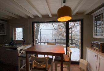 bungalow du Bonsoy Fauve 1 allows 18 year olds to book a room