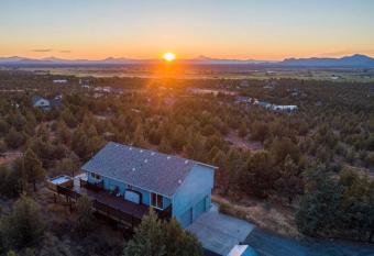 Powell Butte Oasis, Hot Tub and Amazing Views has Balcony rooms