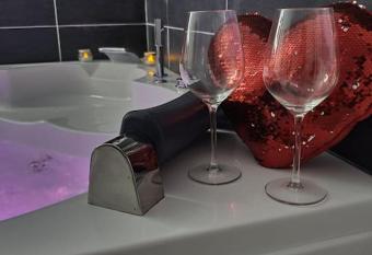 L   vasion has rooms with a private hot tub