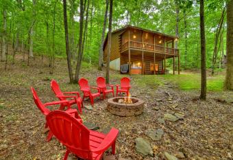 Bear End - Beautiful Modern Cabin with Hot Tub has Balcony rooms