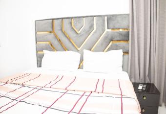 LizzandBlizzHomes allows 18 year olds to book a room