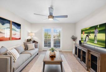 Pet Friendly and across from Chapparal Dog Park! has rooms with a private hot tub