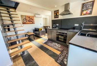 Le Petit Valexiane has Balcony rooms