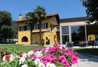 LOCANDA DAL BARBA has Balcony rooms
