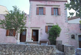 Traditional Guest House Efcharis has Balcony rooms