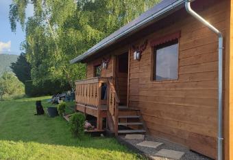 La cabane de Pauline allows 18 year olds to book a room